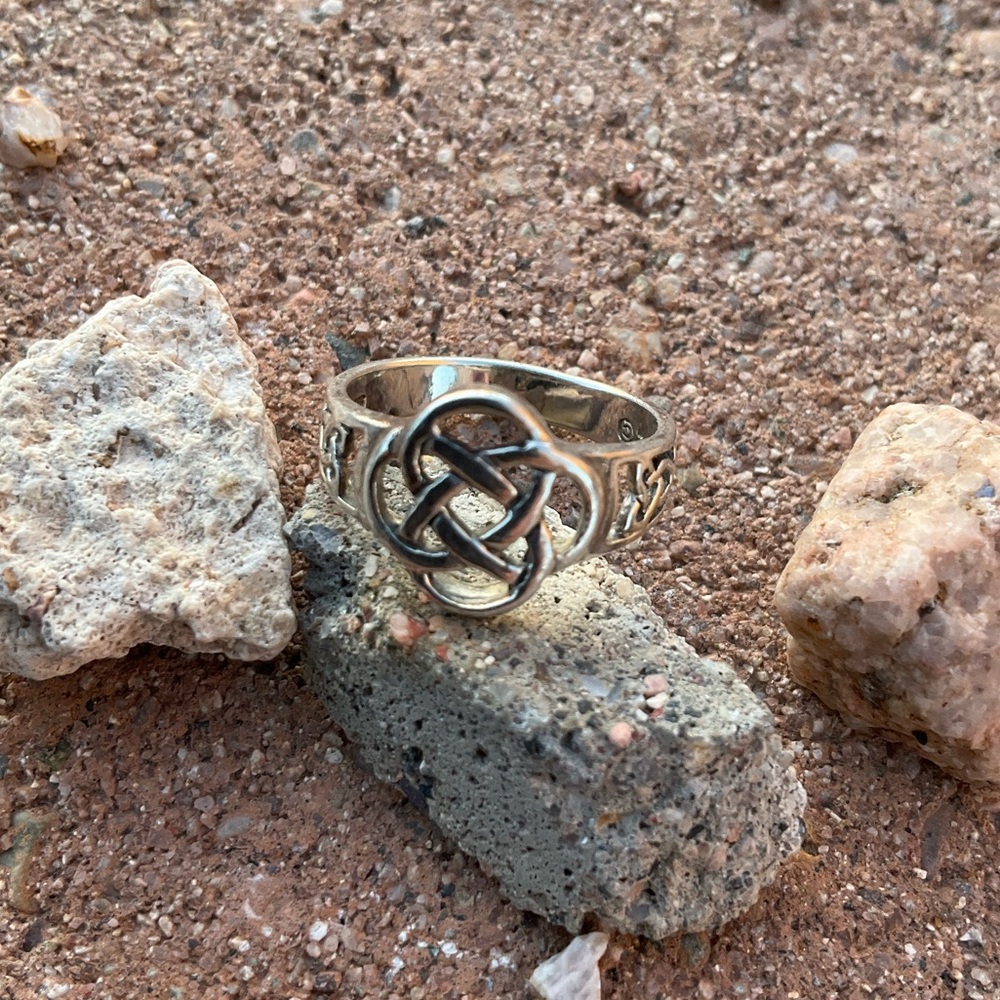 Silver Celtic Knot Ring - Picture 4 of 8